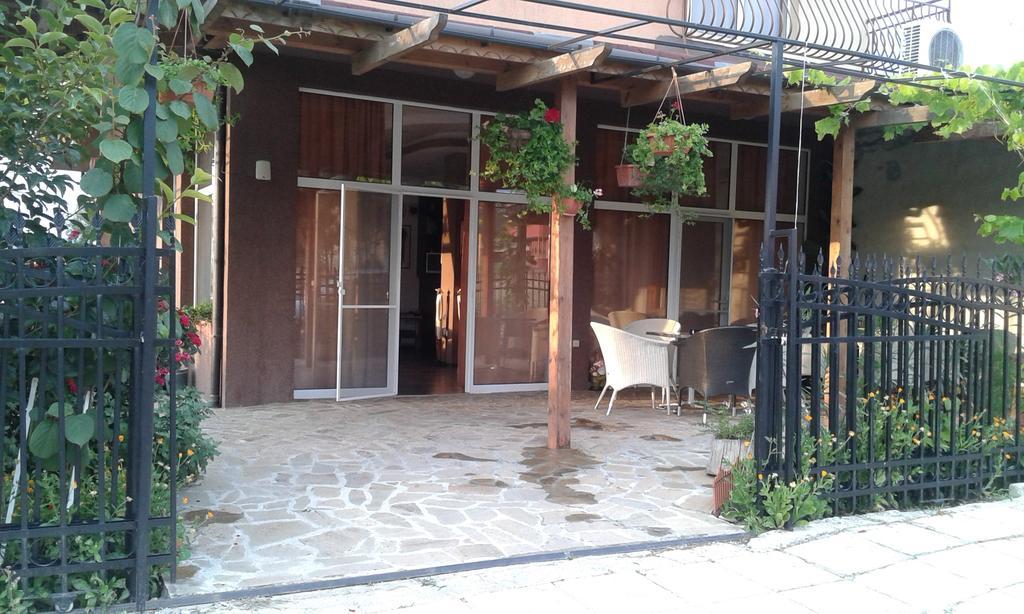 Zora Guest House Πριμόρσκο Εξωτερικό φωτογραφία