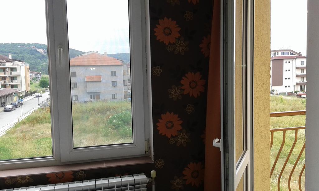 Zora Guest House Πριμόρσκο Δωμάτιο φωτογραφία