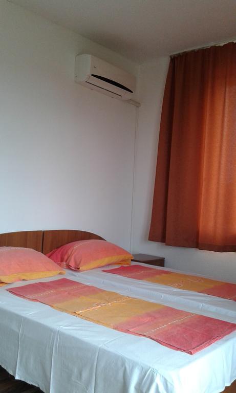 Zora Guest House Πριμόρσκο Δωμάτιο φωτογραφία