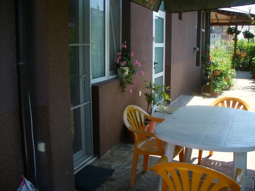 Zora Guest House Πριμόρσκο Δωμάτιο φωτογραφία